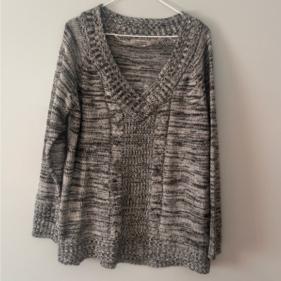 jason maxwell Sweaters - Jason Maxwell Sweater XL Black & White great condition. Pullover. V neck.